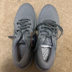 Asics size 10.5 women’s shoe gel kayano 29